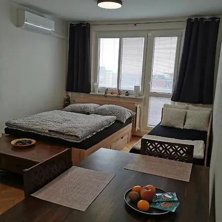 Slany - Byt 1+1 מראה חיצוני תמונה